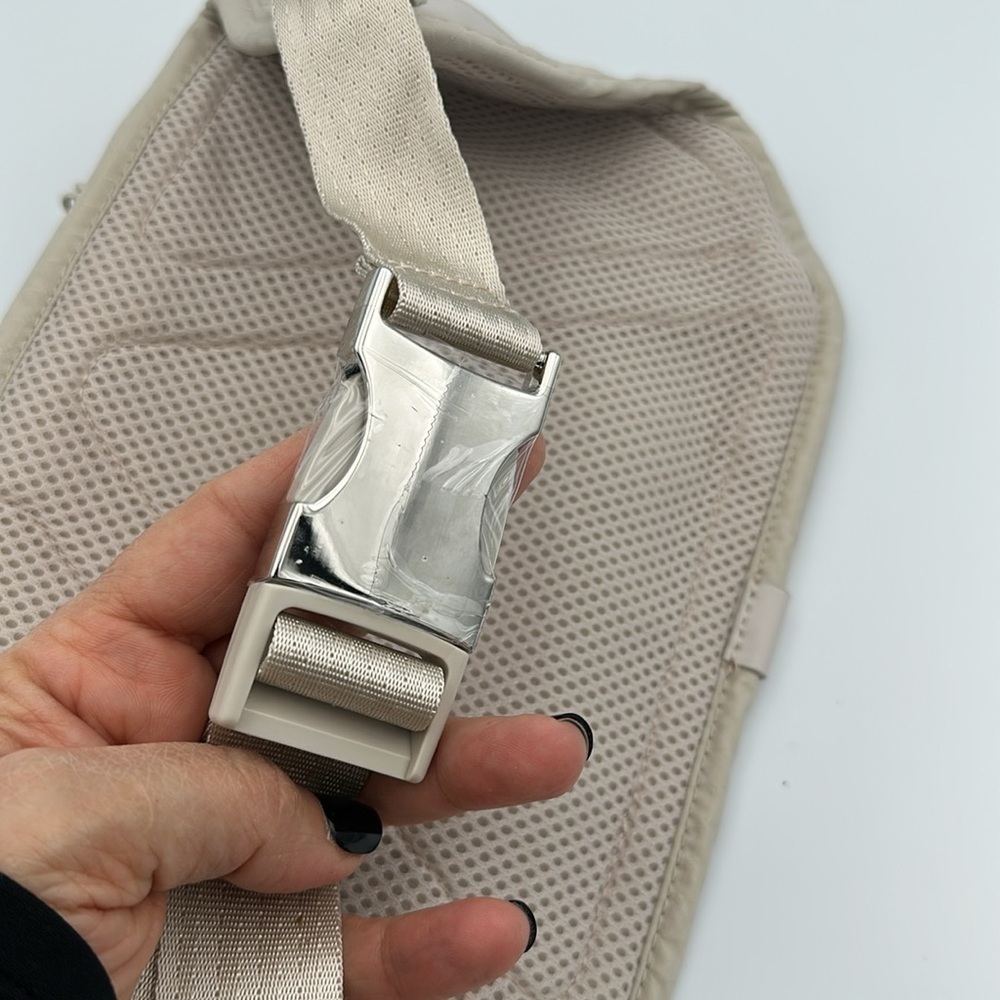 Athleta Abalone Grey Excursion Waist Bag NWOT - Picture 8 of 11